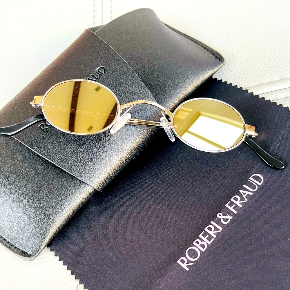 NWOT! Roberi & Fraud
SILVER DORIS
Sunglasses | Eyeglasses | Eyewear
